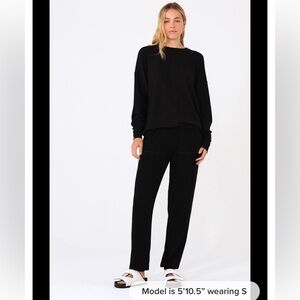 ALO YOGA soho set! Sold together!